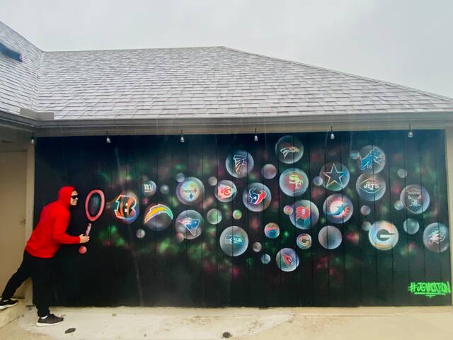 Luxury Home Sleeps 20 with Heated Pool & Billiard gallery image 3