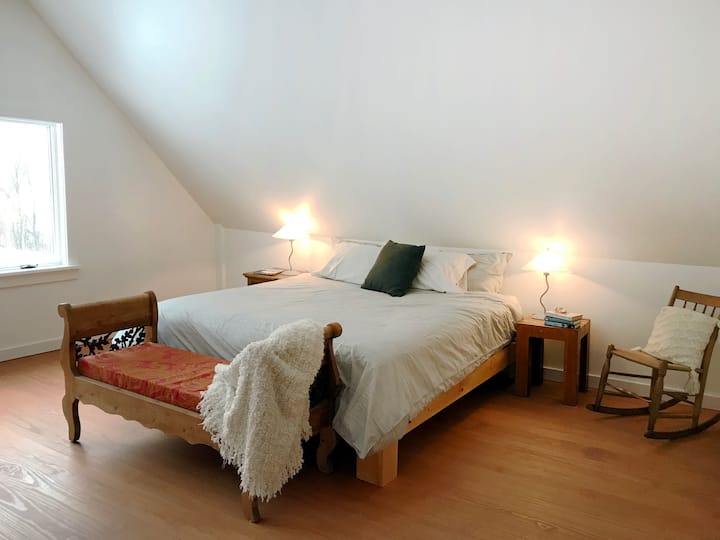 二楼主套房卧室