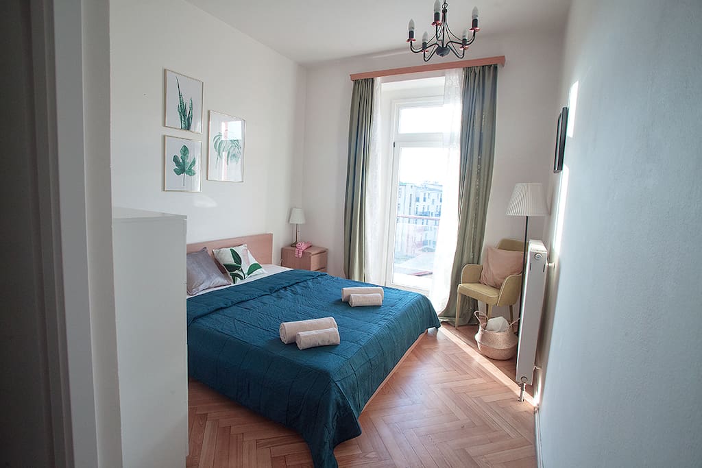 Большая спальня.
Big bedroom.