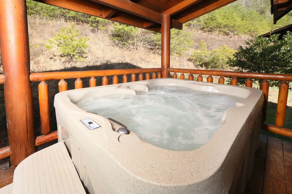 A Great Smoky Hideaway-Hot Tub