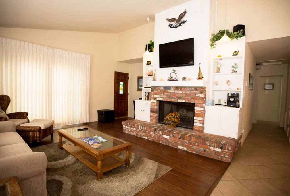2-Living-Room-Entrance