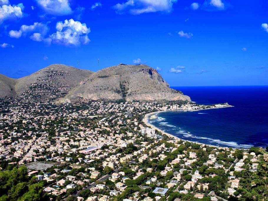 Mondello bay