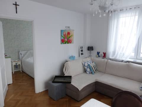 Top performing Airbnb: Central & Quiet, 3-6 min to CHOPIN AIRPORT BUS in Ochota