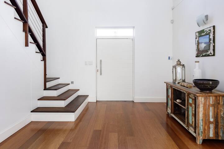 Lakeside Villa with Private Pool & Stunning Views gallery image 3