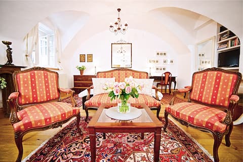 Popular Airbnb listing: (1) Romantic Studio Apartment in the heart of historic old-town Salzburg in Altstadt