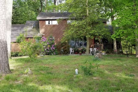 Charming and country rustic close to beaches.