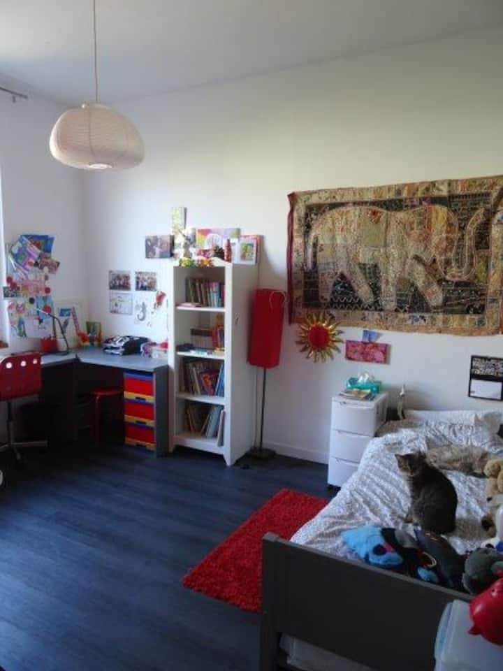 Spálňa 14 m ² 1 posteľ + zásuvka