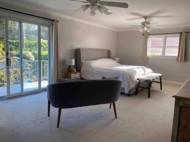 Perfect Hollywood Riviera family vacation home gallery image 5