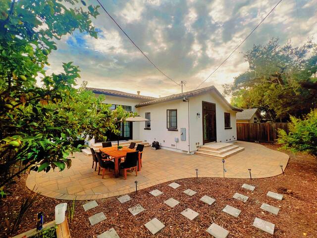 Stanford1.8mile4B/3B超大停车场豪华优雅house适合大型团体及家庭出行度假 gallery image 2