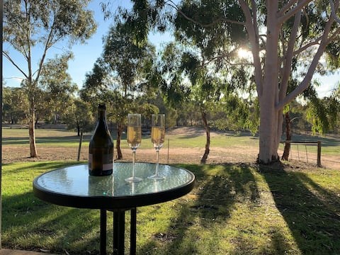 Top Airbnb: Native Gully Getaway. Relax amid unspoiled nature. in City Of Greater Bendigo