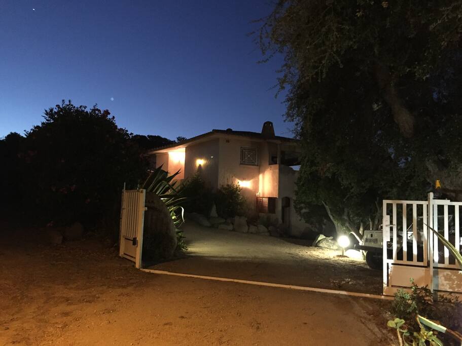 Entrée villa (portail automatique)