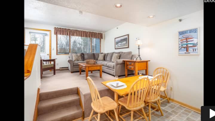 Cozy 1 Br Condo With Ski In/out Lift Access & Pool - Bethel, ME