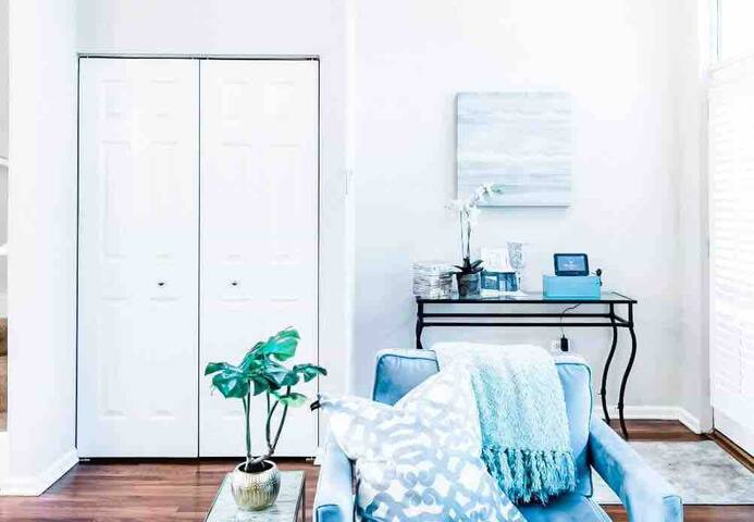 Skyline x Treetop roof deck, attached garage gallery image 5