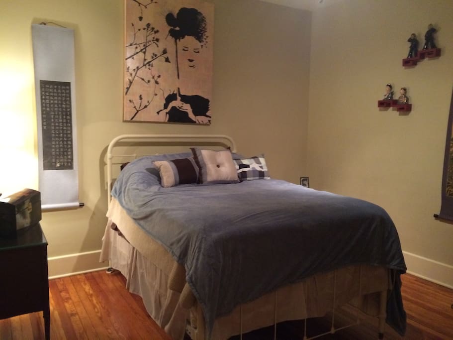 Private room - full bed- view from corner closet