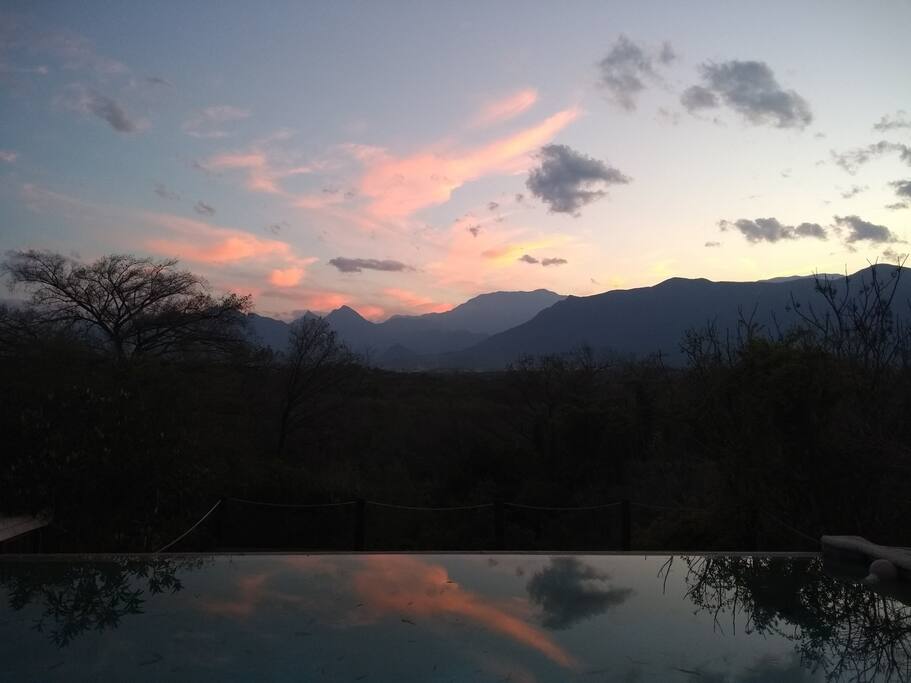 Atardecer en la alberca