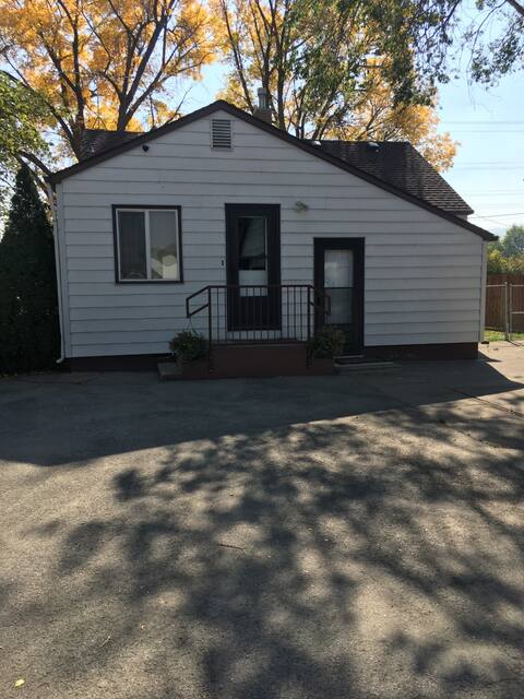 Cottonwood Grove - Home & Stable (Horses Welcome)