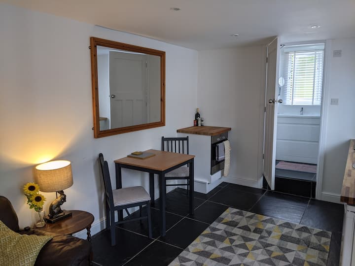 Quiet Self Contained Apartment With Free Parking - Shaldon