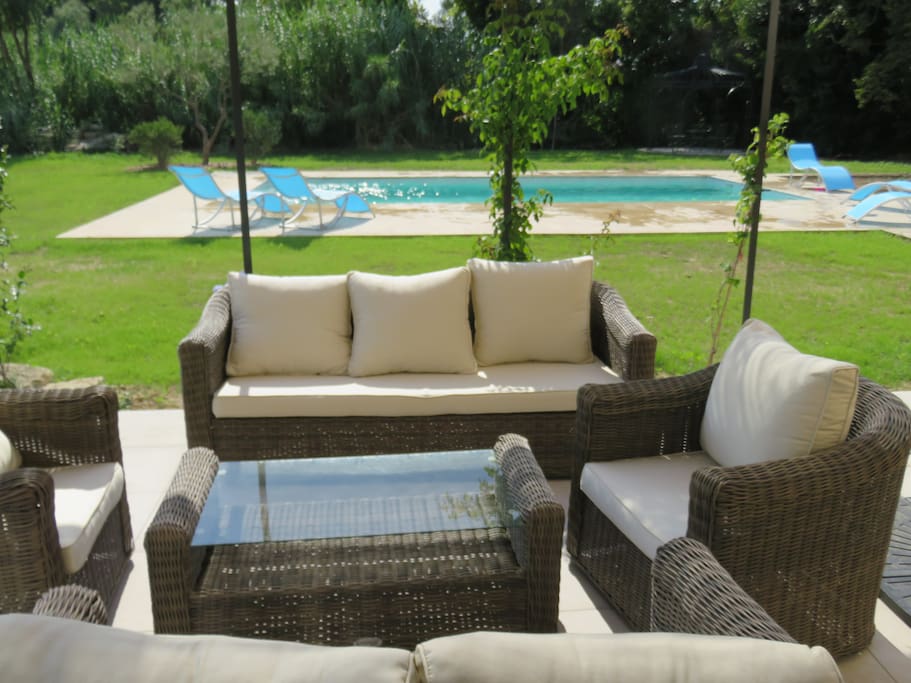Espace piscine sur la terrasse Ouest