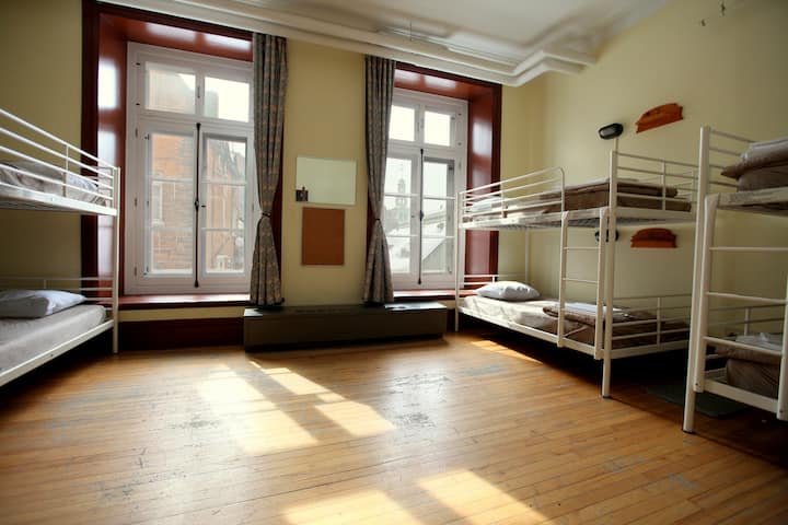 Hébergement en dortoir masculin