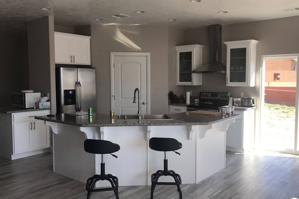 Sitting island bar in kitchen