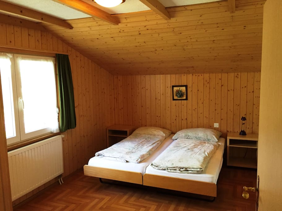 Schlafzimmer 1