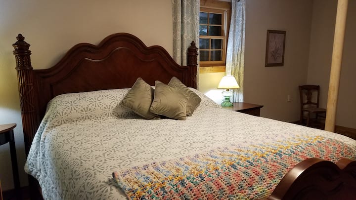 KING BED DOWNSTAIRS BEDROOM