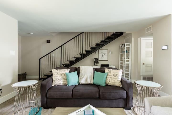 Relaxing, Modern SW Austin Condo – 4 mi to Zilker