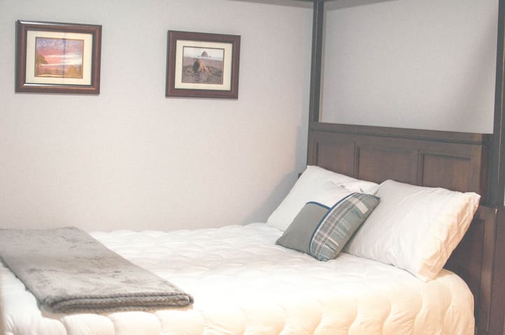 Auntie Edith's private room in Lovely Lakewood