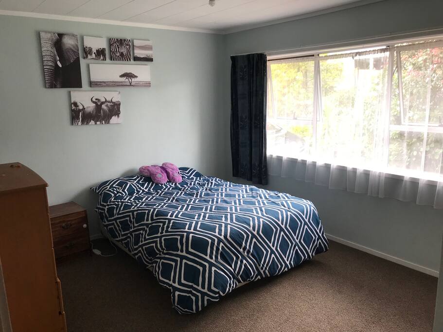 Guest bedroom