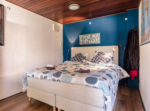 Top Airbnb: Quiet and centrally located garden bungalow in Wijk 04 Bakkum