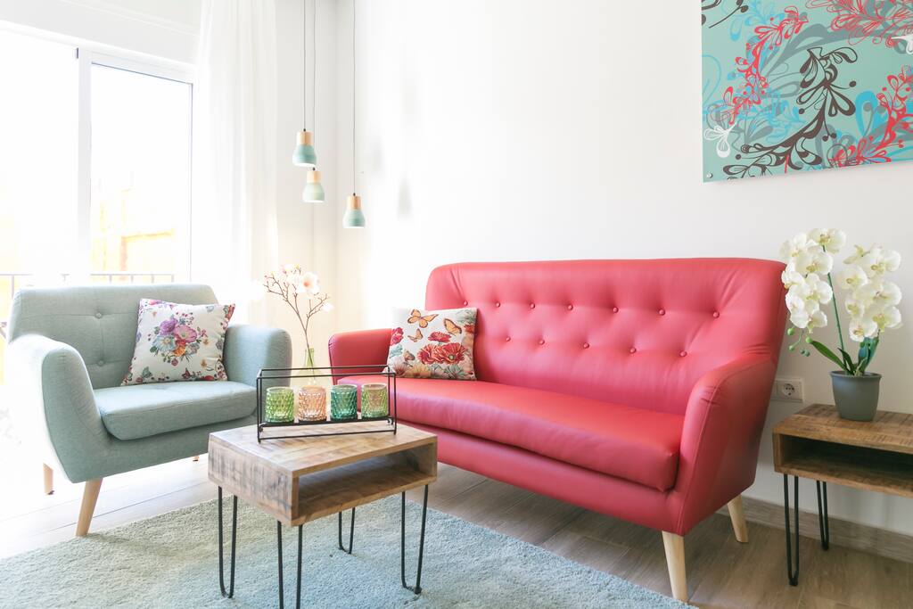 * Comfortable Salon
* Comfortabele zithoek
* Salón cómodo