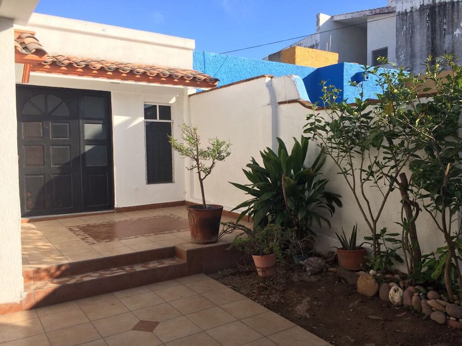 Ingreso y Jardín