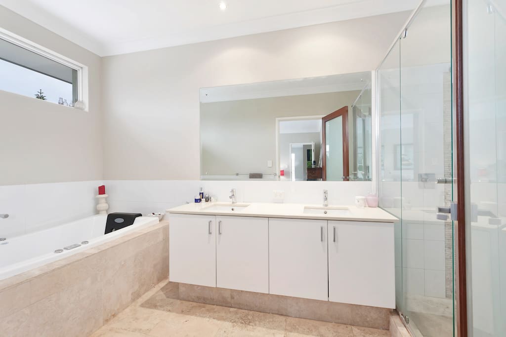 Ensuite bathroom with spa bath
