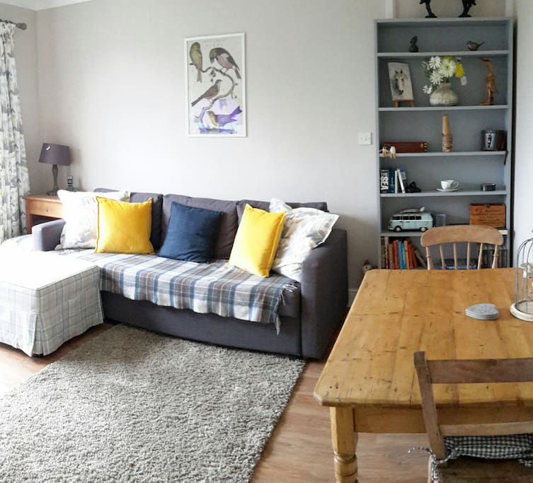 Lounge with double sofa bed