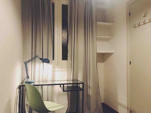 Cozy room near Montjuic and city center
