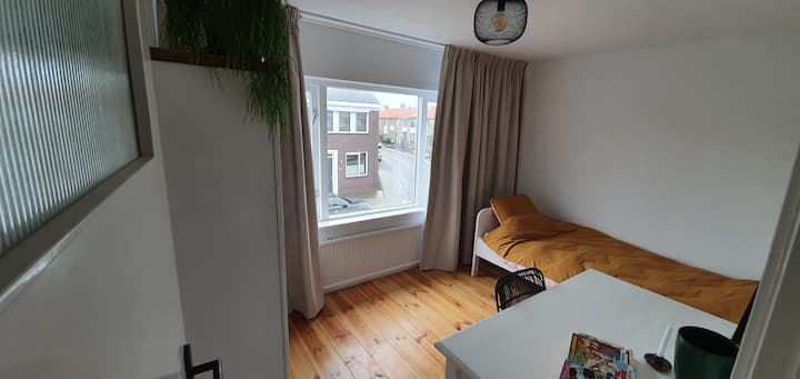 Საძინებლის წინა მხარე.