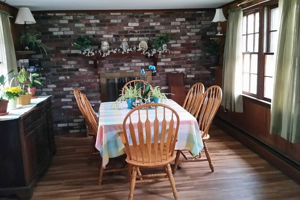 Eat or play board games adjacent to kitchen