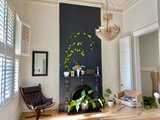 Heart of Fitzroy grand Italianate terrace c. 1888. gallery image 2