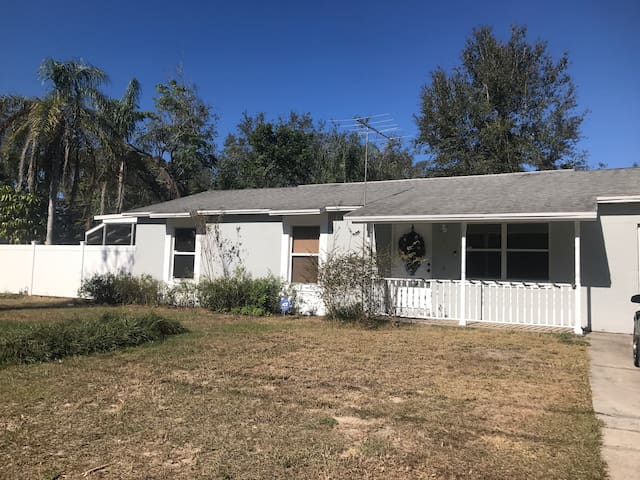 Entire Home in Apopka w/ shared common areas