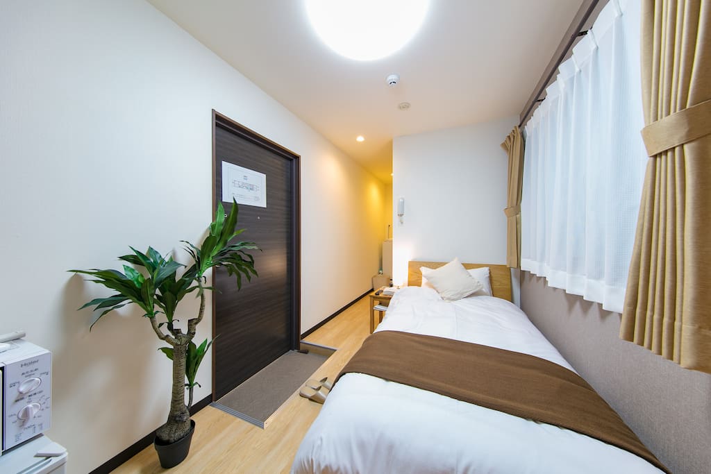 A stunning room with a bed and a kitchen. Bright in daytime and have a warm, harmonious atmosphere in nights. Best place to stay and get out of tiredness!