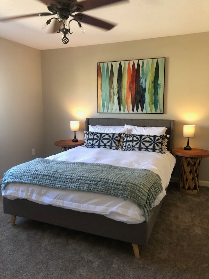 Segundo dormitorio con cama tamaño queen