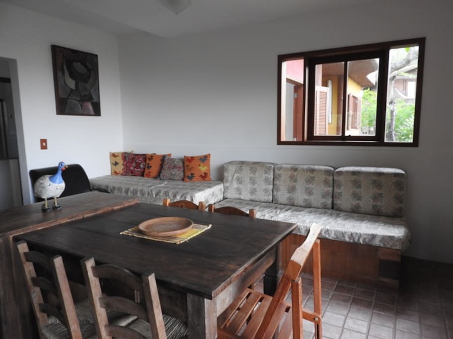 Apt Sampa - Apartamento com dois dormitórios, sala, cozinha e banheiro.