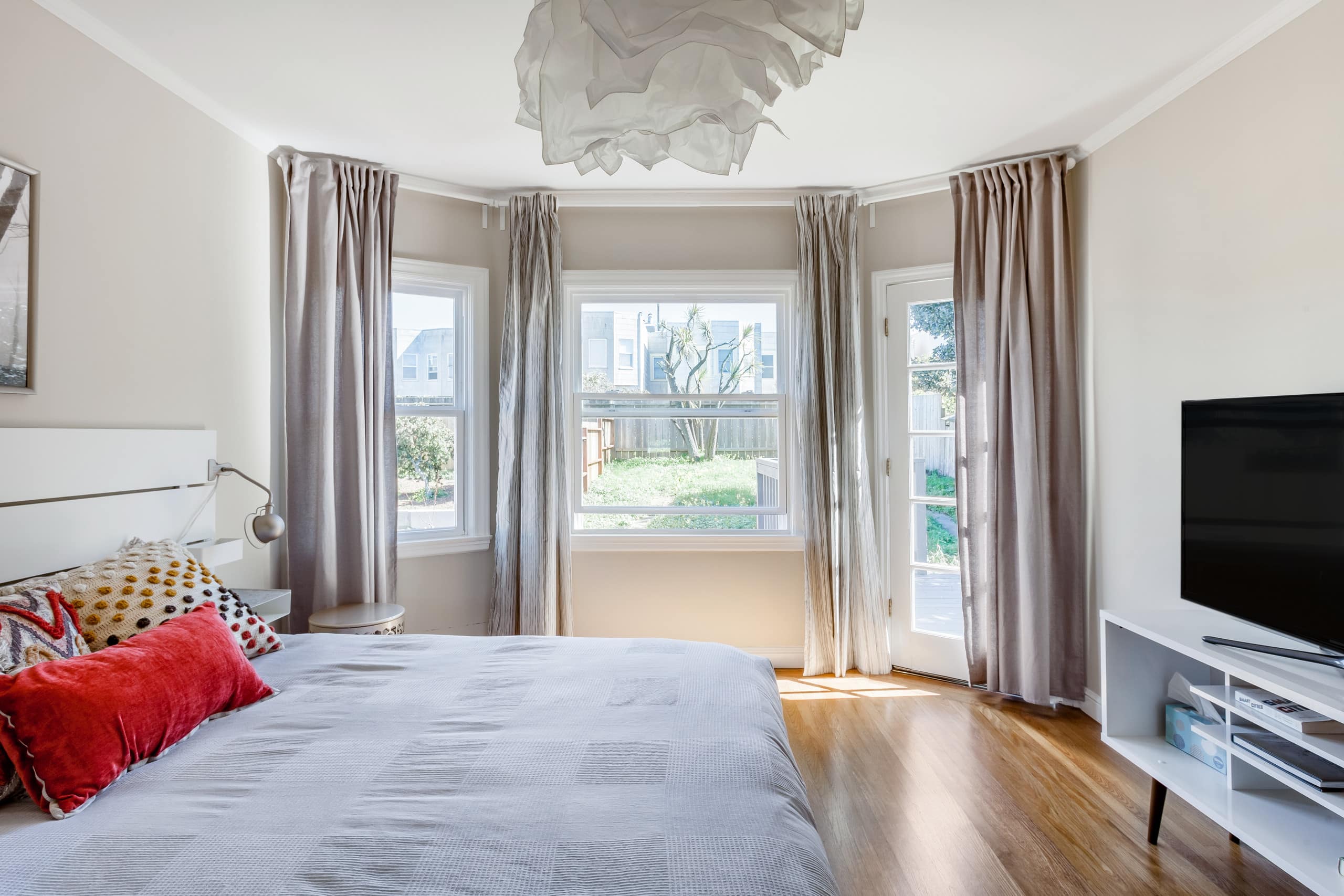 Home in San Francisco · ★4.84 · 3 bedrooms · 4 beds · 2.5 baths - Image 25