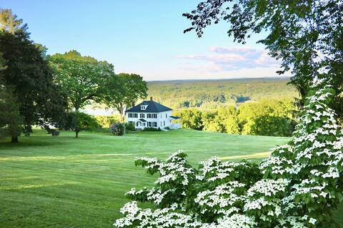 Hudson River estate guest cottage