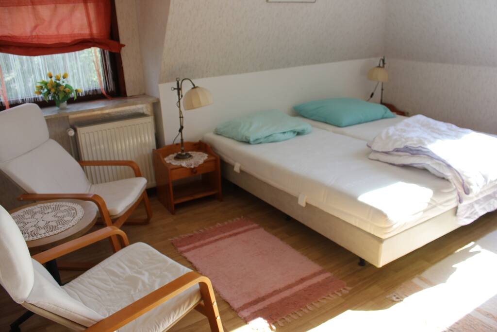 Schlafzimmer 1 mit insgesamt 3 Betten (eines nicht im Bild)