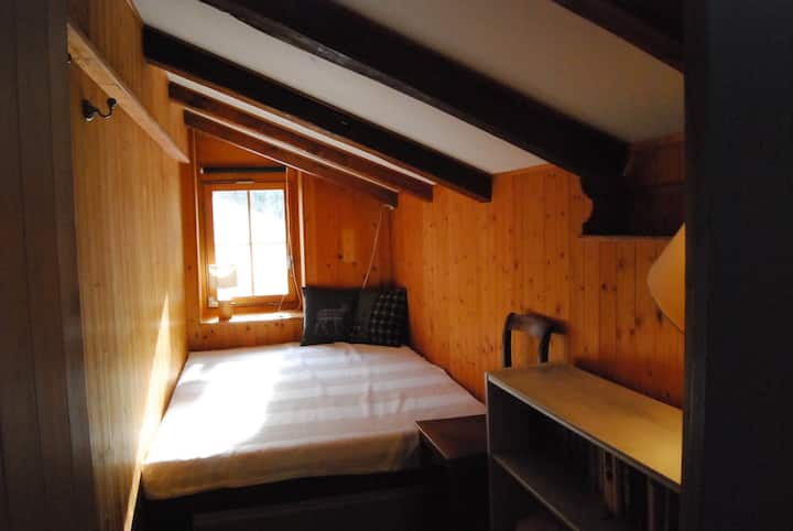 To je ten plyšový „úprimný“. 