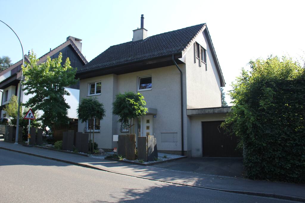 SchlafBar…? Strassenseite
