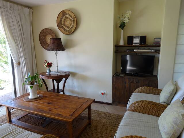 Lovely home in Seaglade, Hout Bay gallery image 2