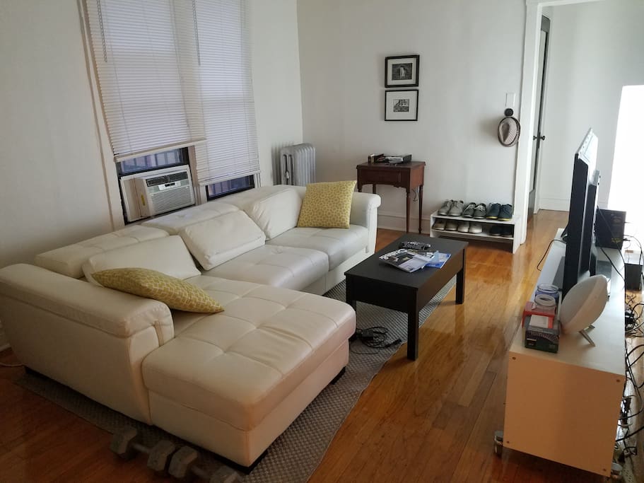 living room w/cable