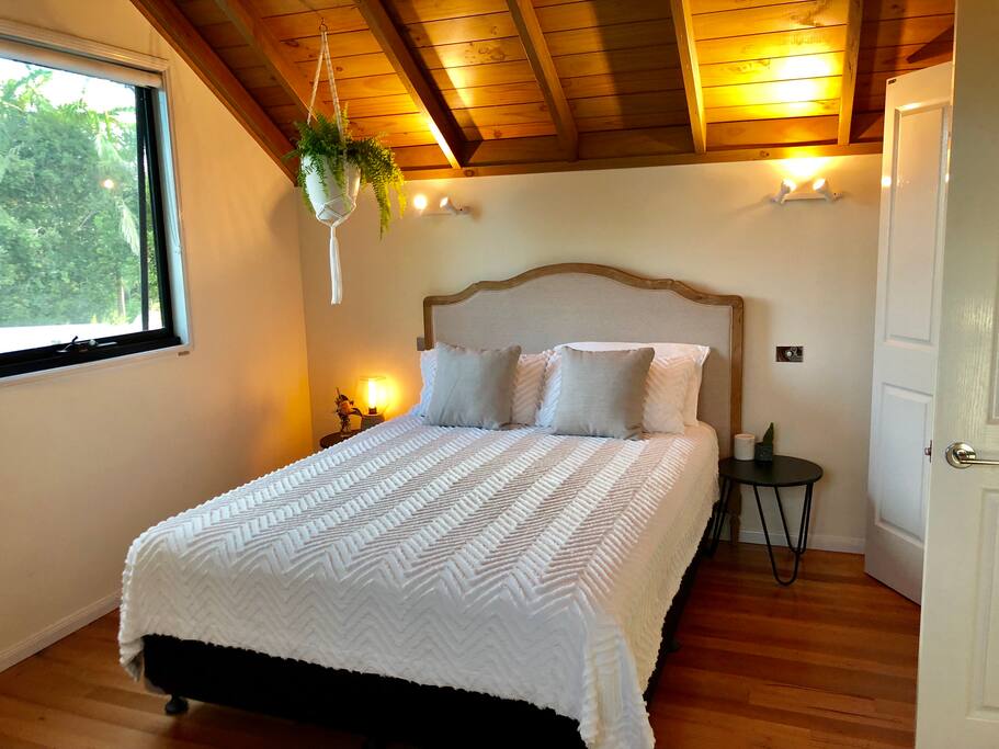 Queen Guest Room - Upper Lvl